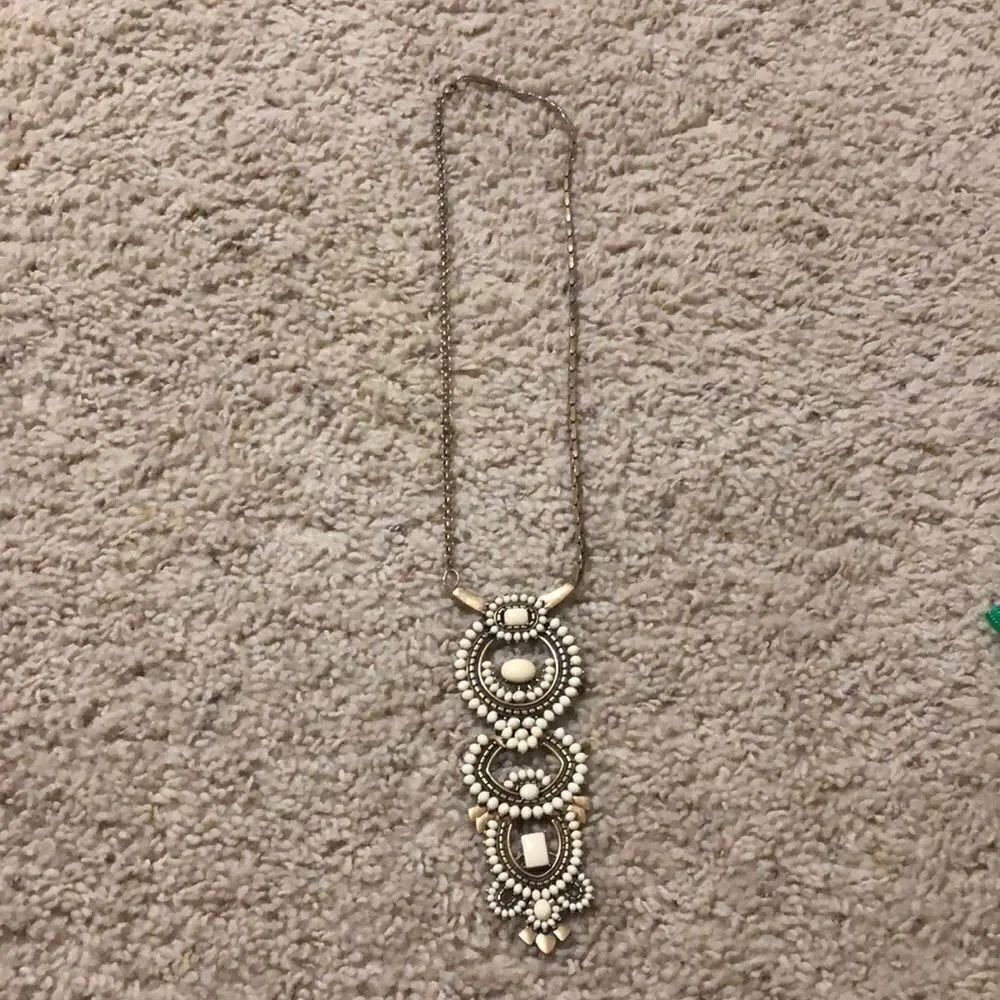 Stella & Dot Necklace Medallion Style